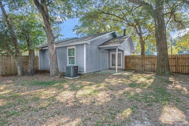 6205 E Forest Pines Dr, Pensacola, FL 32526