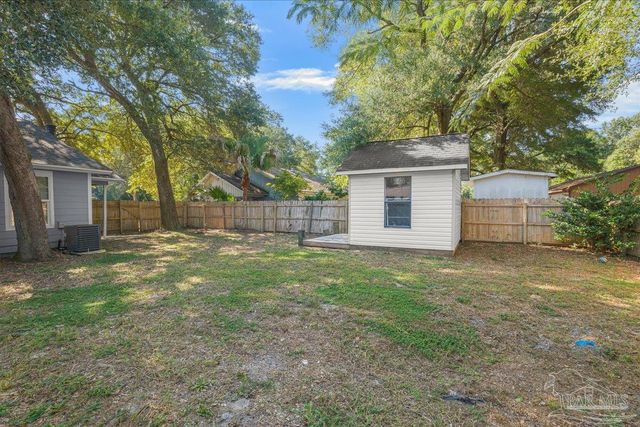 6205 E Forest Pines Dr, Pensacola, FL 32526