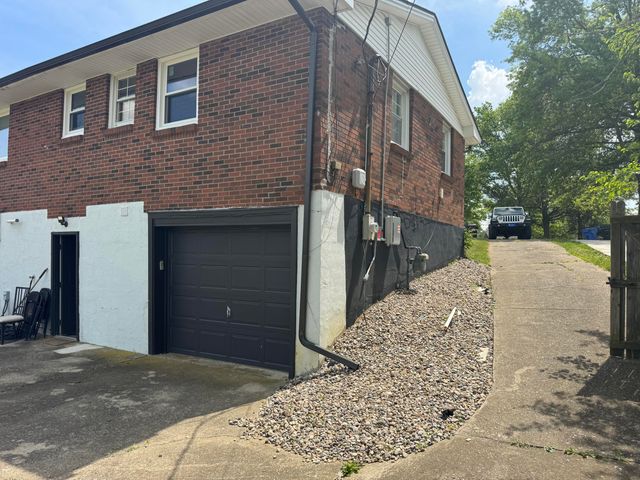 1301 Swoonalong Court, Lexington, KY 40517
