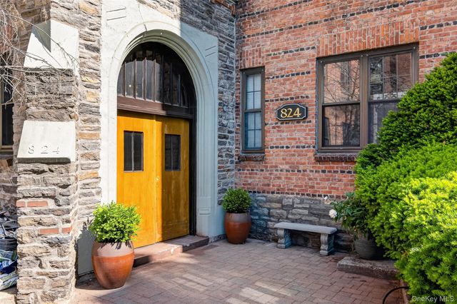 824 Bronx River Road 7C, Bronxville, NY 10708