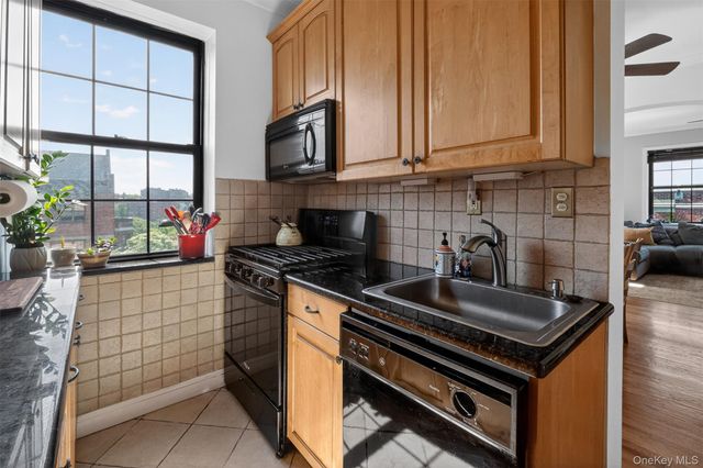 824 Bronx River Road 7C, Bronxville, NY 10708