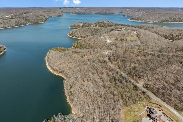74 Williamson Cir, Smithville, TN 37166