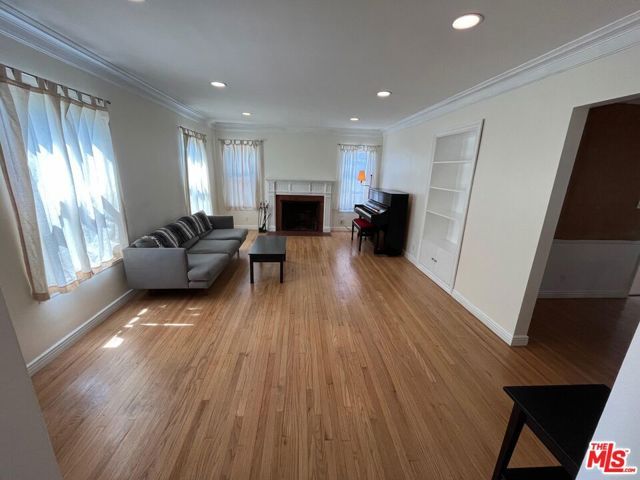 3953 Somerset Drive, Los Angeles, CA 90008
