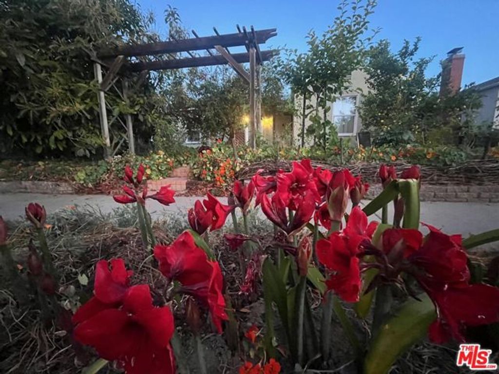 3953 Somerset Drive, Los Angeles, CA 90008