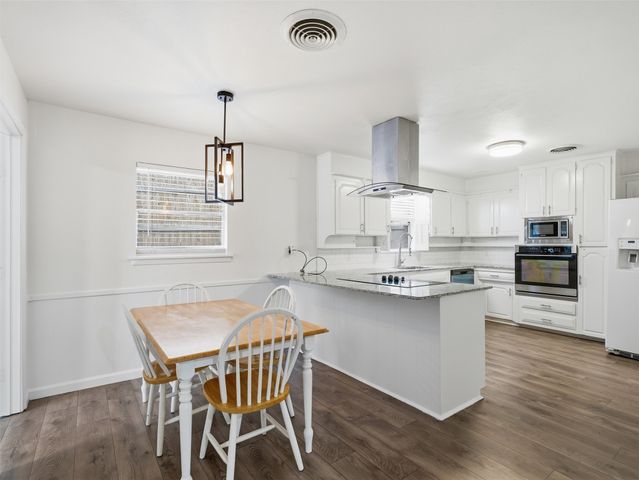 2121 Canton Drive, Fort Worth, TX 76112