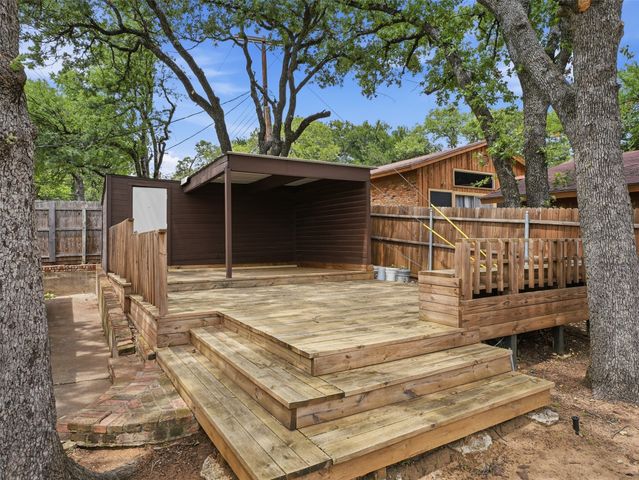 2121 Canton Drive, Fort Worth, TX 76112