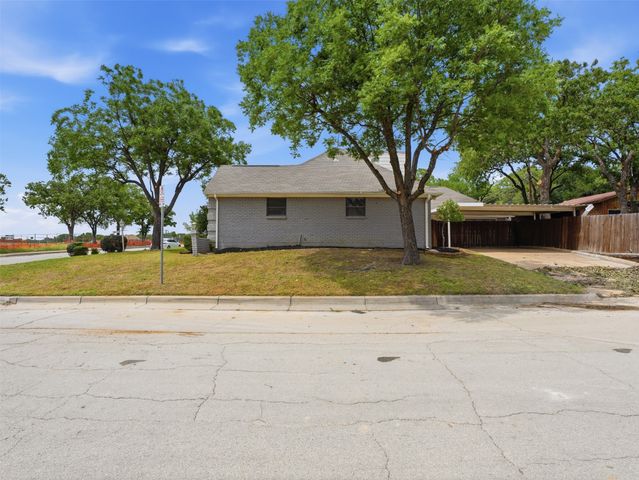 2121 Canton Drive, Fort Worth, TX 76112