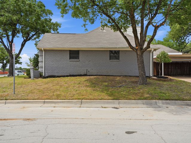 2121 Canton Drive, Fort Worth, TX 76112