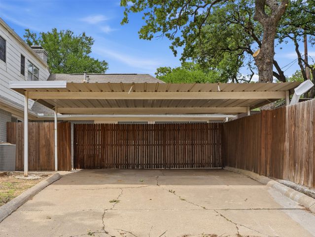 2121 Canton Drive, Fort Worth, TX 76112