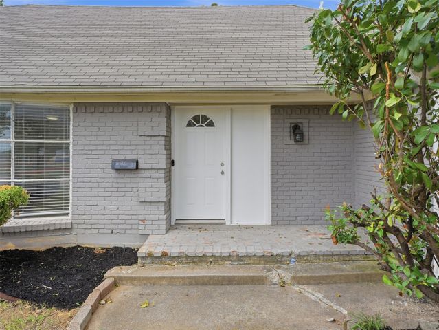 2121 Canton Drive, Fort Worth, TX 76112