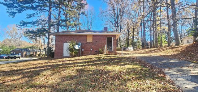 553 Derrydowne Drive, Charlotte, NC 28213