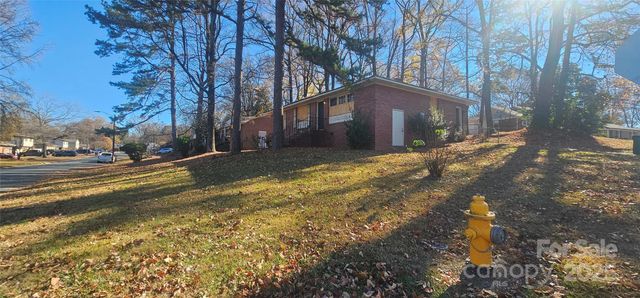 553 Derrydowne Drive, Charlotte, NC 28213