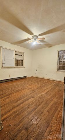 553 Derrydowne Drive, Charlotte, NC 28213