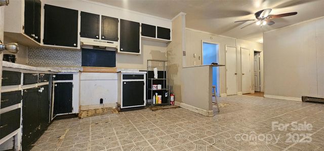 553 Derrydowne Drive, Charlotte, NC 28213