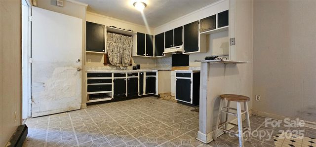 553 Derrydowne Drive, Charlotte, NC 28213