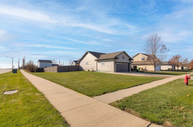102 35th Street SW, Altoona, IA 50009