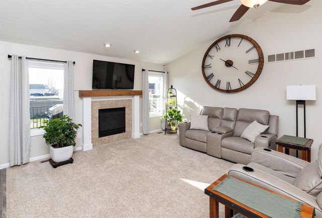 102 35th Street SW, Altoona, IA 50009