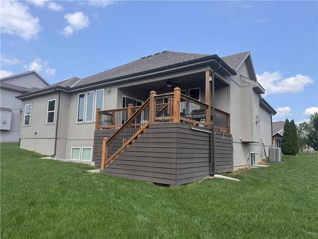 500 NE Hidden View Lane, Lee's Summit, MO 64086