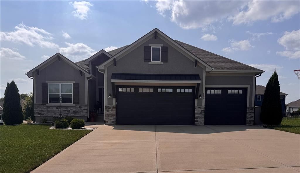500 NE Hidden View Lane, Lee's Summit, MO 64086