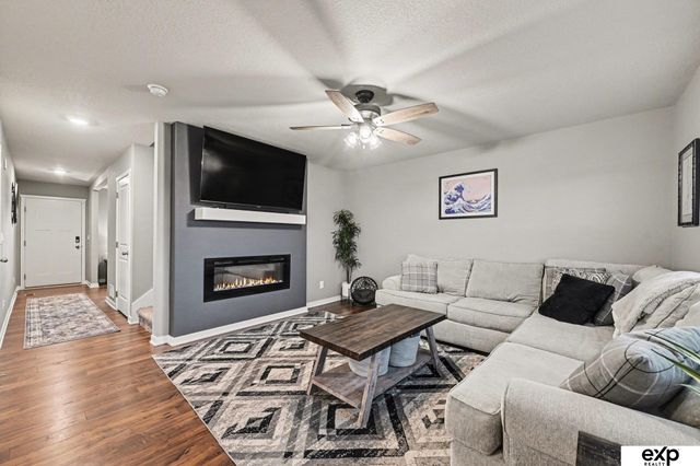 11520 S 191 Avenue, Gretna, NE 68028