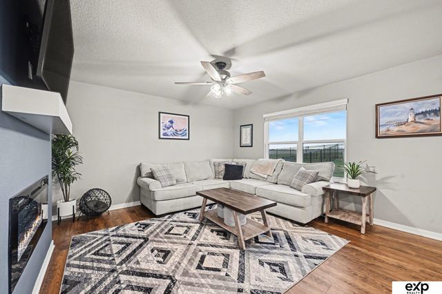 11520 S 191 Avenue, Gretna, NE 68028