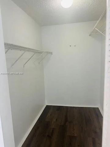 9351 Fontainebleau Boulevard B409, Miami, FL 33172