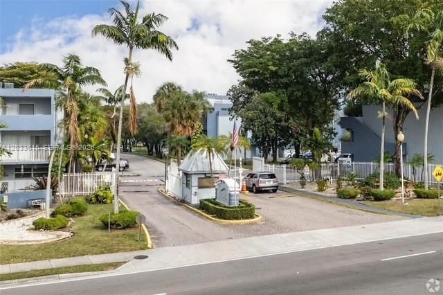9351 Fontainebleau Boulevard B409, Miami, FL 33172
