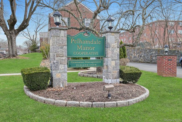 9 Robins Crescent 9, New Rochelle, NY 10801