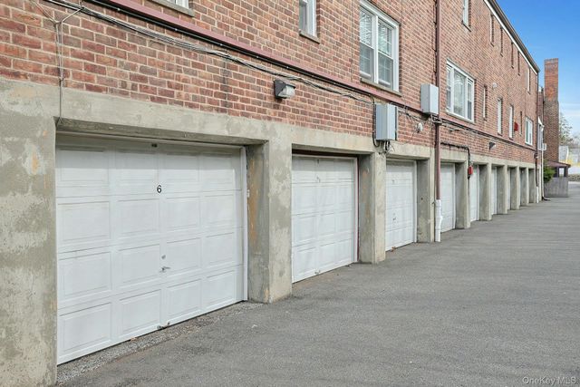 9 Robins Crescent 9, New Rochelle, NY 10801