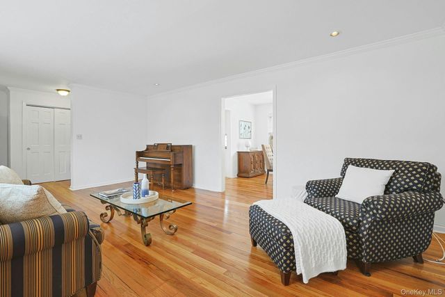 9 Robins Crescent 9, New Rochelle, NY 10801