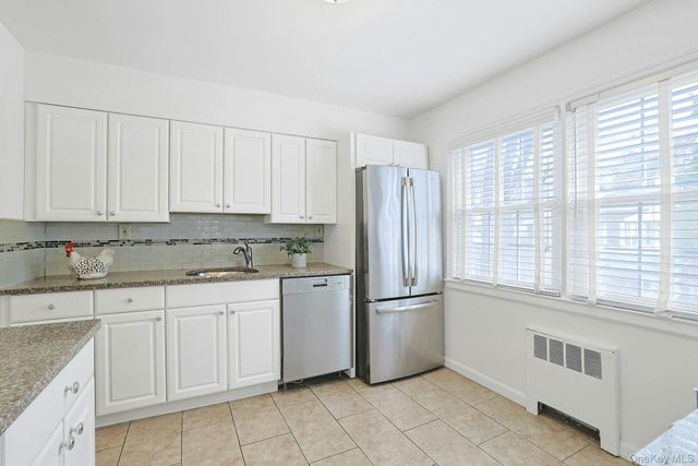 9 Robins Crescent 9, New Rochelle, NY 10801
