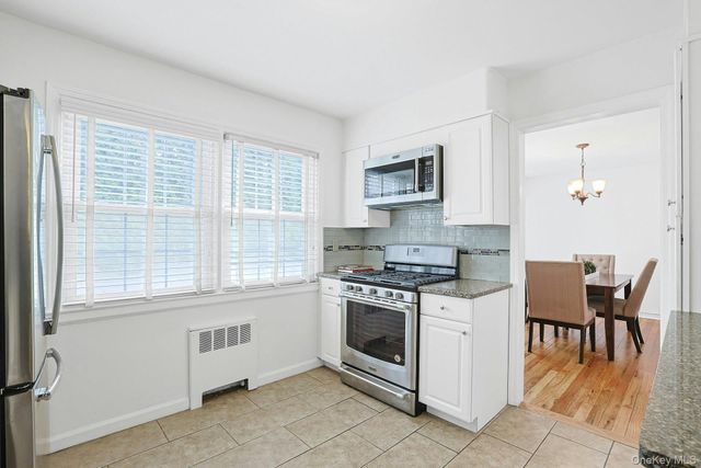 9 Robins Crescent 9, New Rochelle, NY 10801