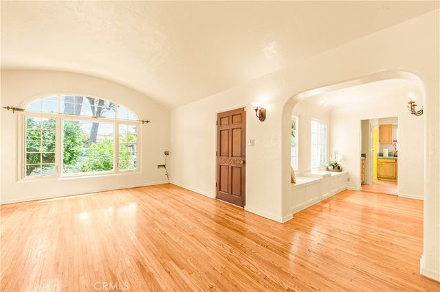 2835 Chestnut Avenue, Long Beach, CA 90806