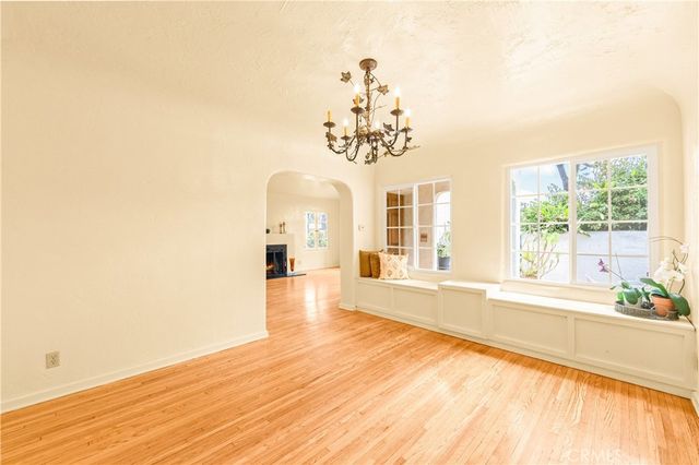 2835 Chestnut Avenue, Long Beach, CA 90806
