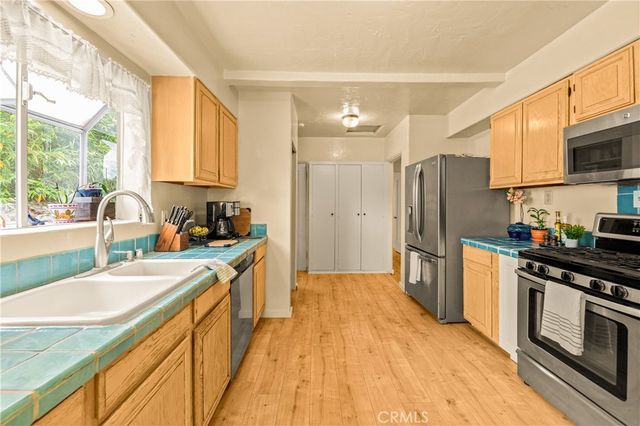2835 Chestnut Avenue, Long Beach, CA 90806