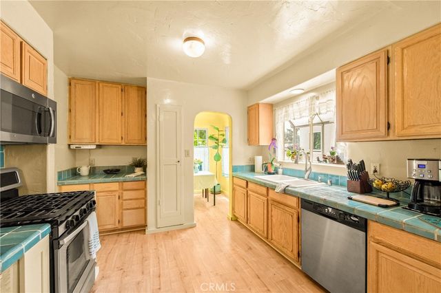 2835 Chestnut Avenue, Long Beach, CA 90806