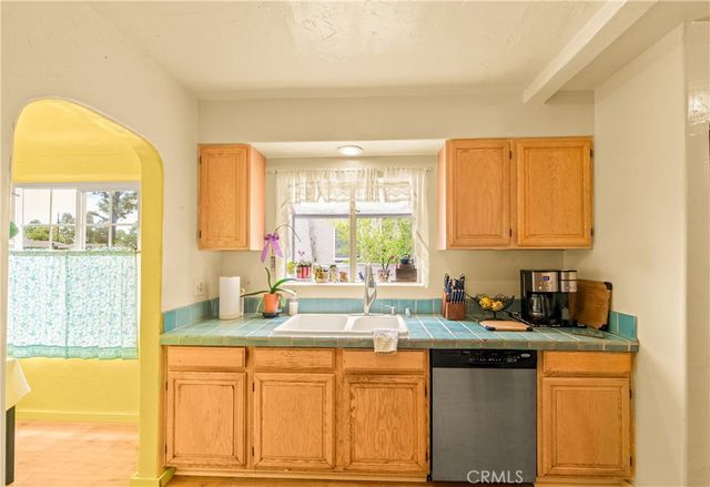 2835 Chestnut Avenue, Long Beach, CA 90806