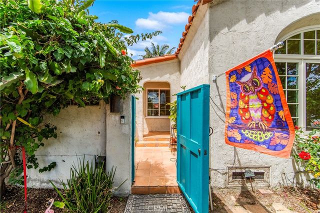 2835 Chestnut Avenue, Long Beach, CA 90806