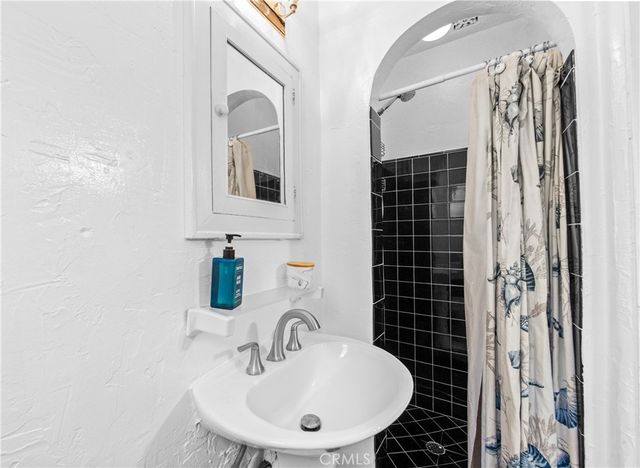 2835 Chestnut Avenue, Long Beach, CA 90806
