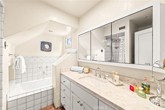 2835 Chestnut Avenue, Long Beach, CA 90806