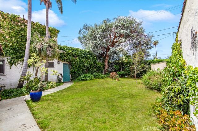 2835 Chestnut Avenue, Long Beach, CA 90806