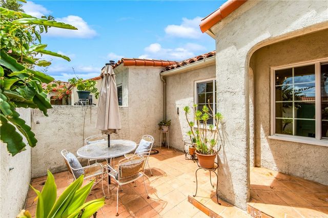 2835 Chestnut Avenue, Long Beach, CA 90806