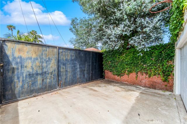 2835 Chestnut Avenue, Long Beach, CA 90806
