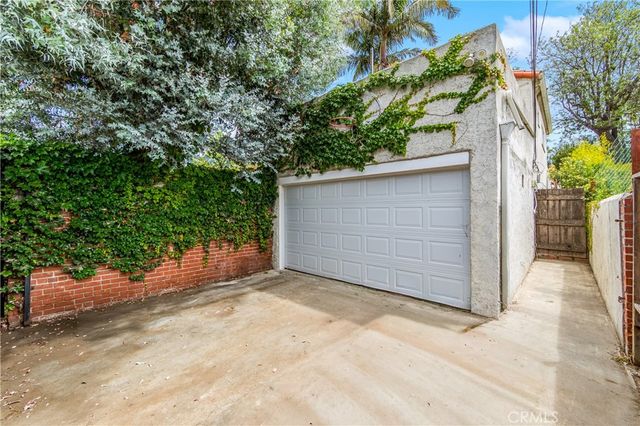 2835 Chestnut Avenue, Long Beach, CA 90806
