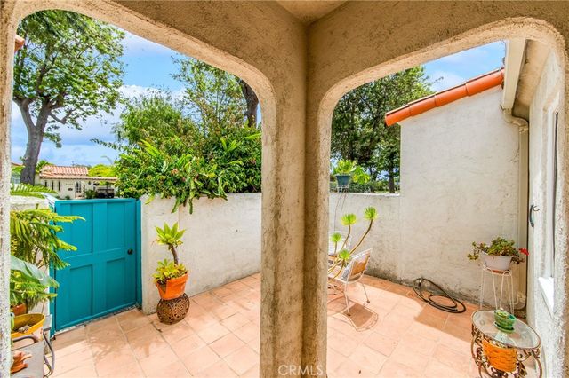 2835 Chestnut Avenue, Long Beach, CA 90806