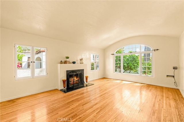 2835 Chestnut Avenue, Long Beach, CA 90806
