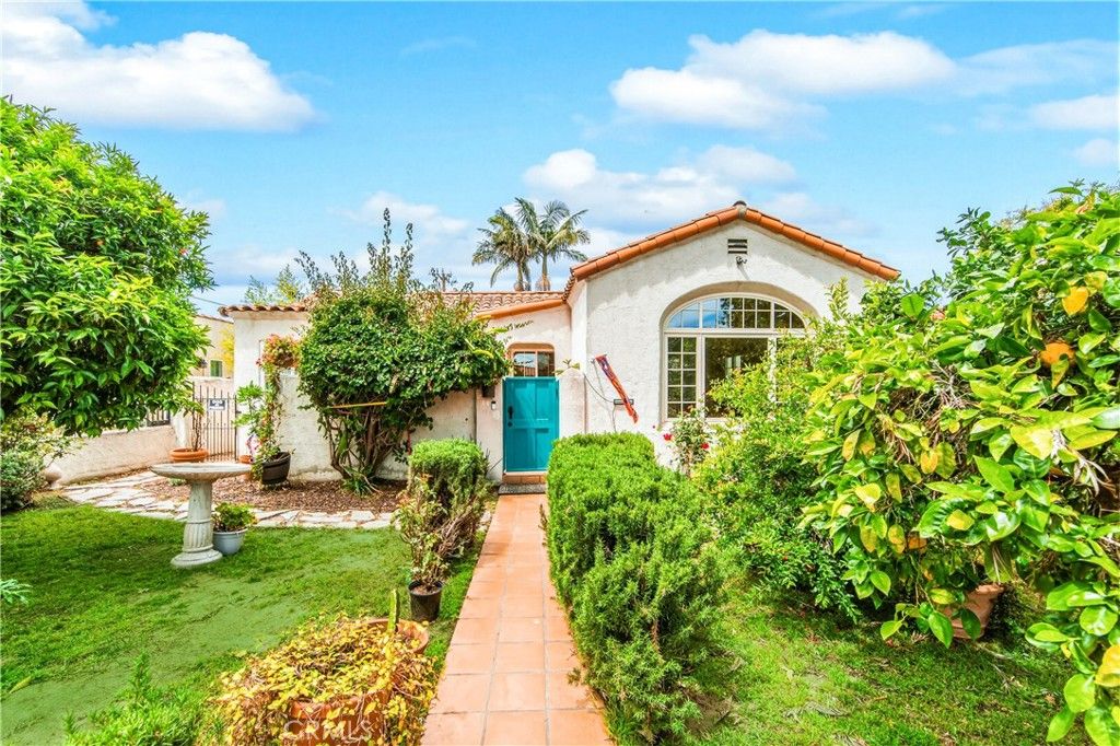 2835 Chestnut Avenue, Long Beach, CA 90806