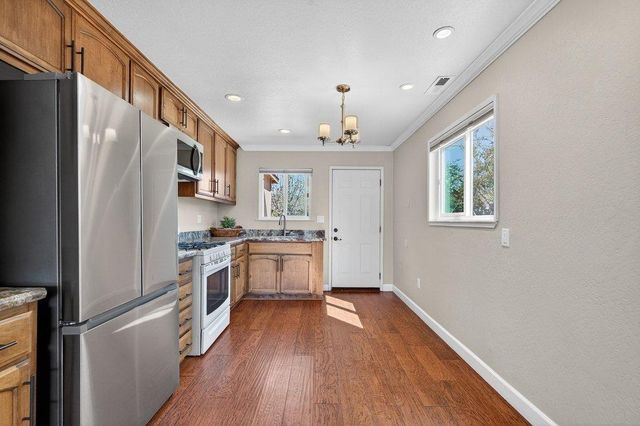 1300 Mesa Drive, Hollister, CA 95023