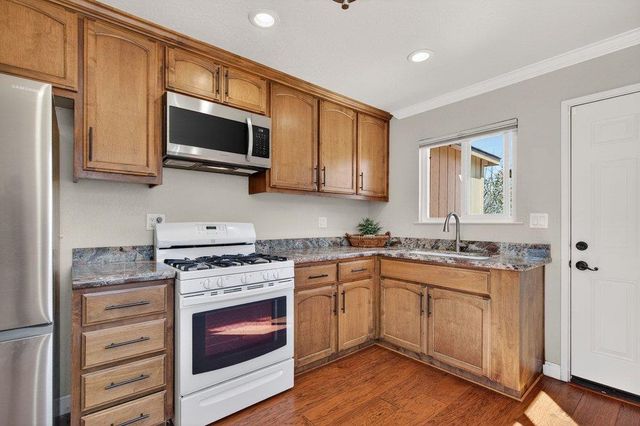 1300 Mesa Drive, Hollister, CA 95023