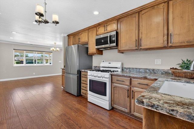 1300 Mesa Drive, Hollister, CA 95023